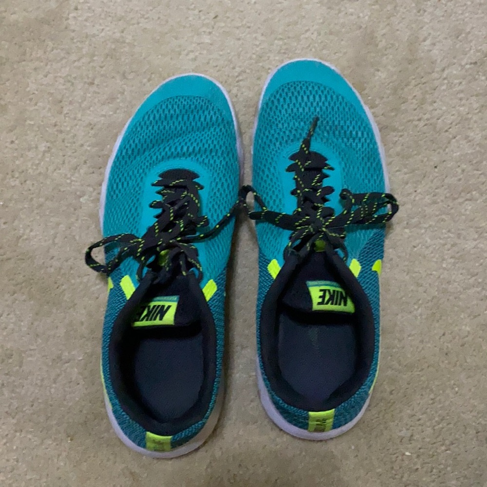 Nike tennis shoes